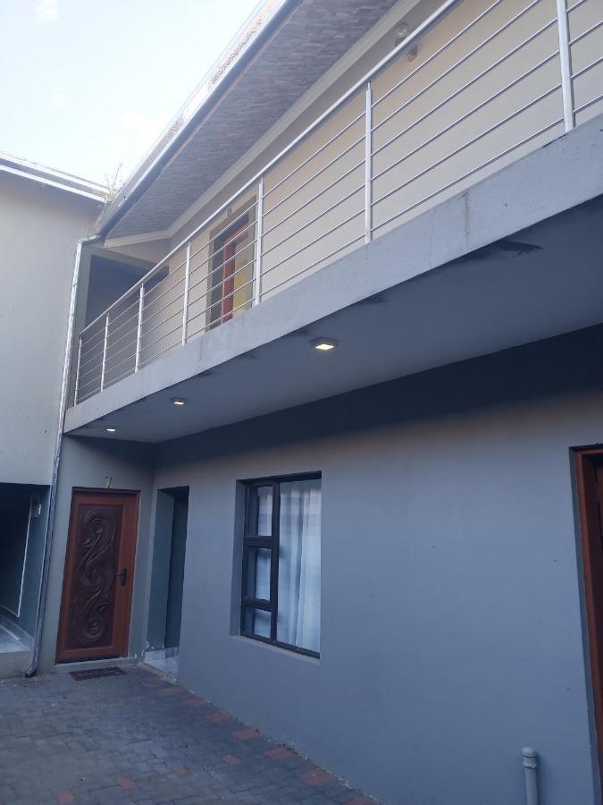 Wise Bird Guest House Roodepoort Buitenkant foto